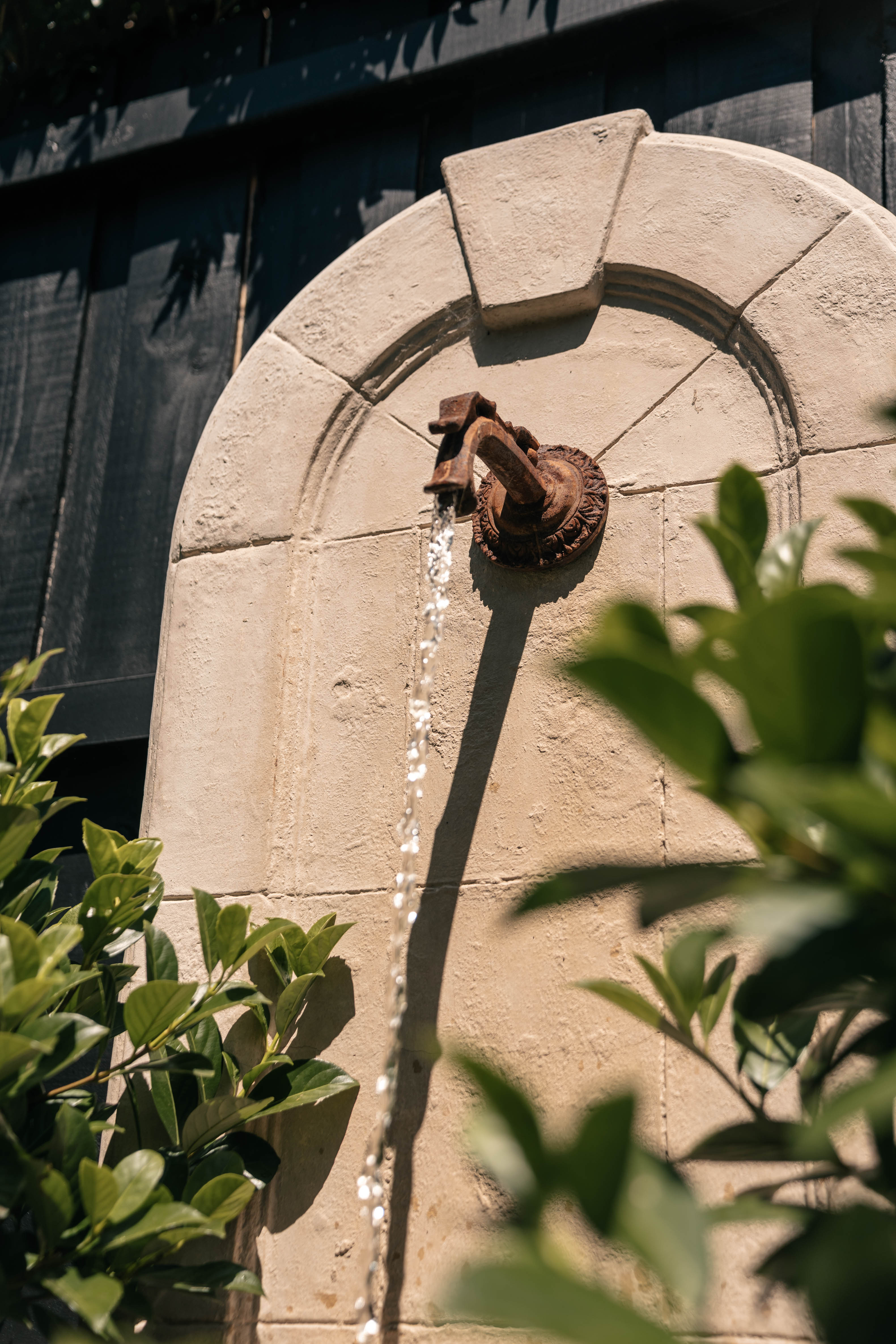 Romano Fountain with Varia Spout