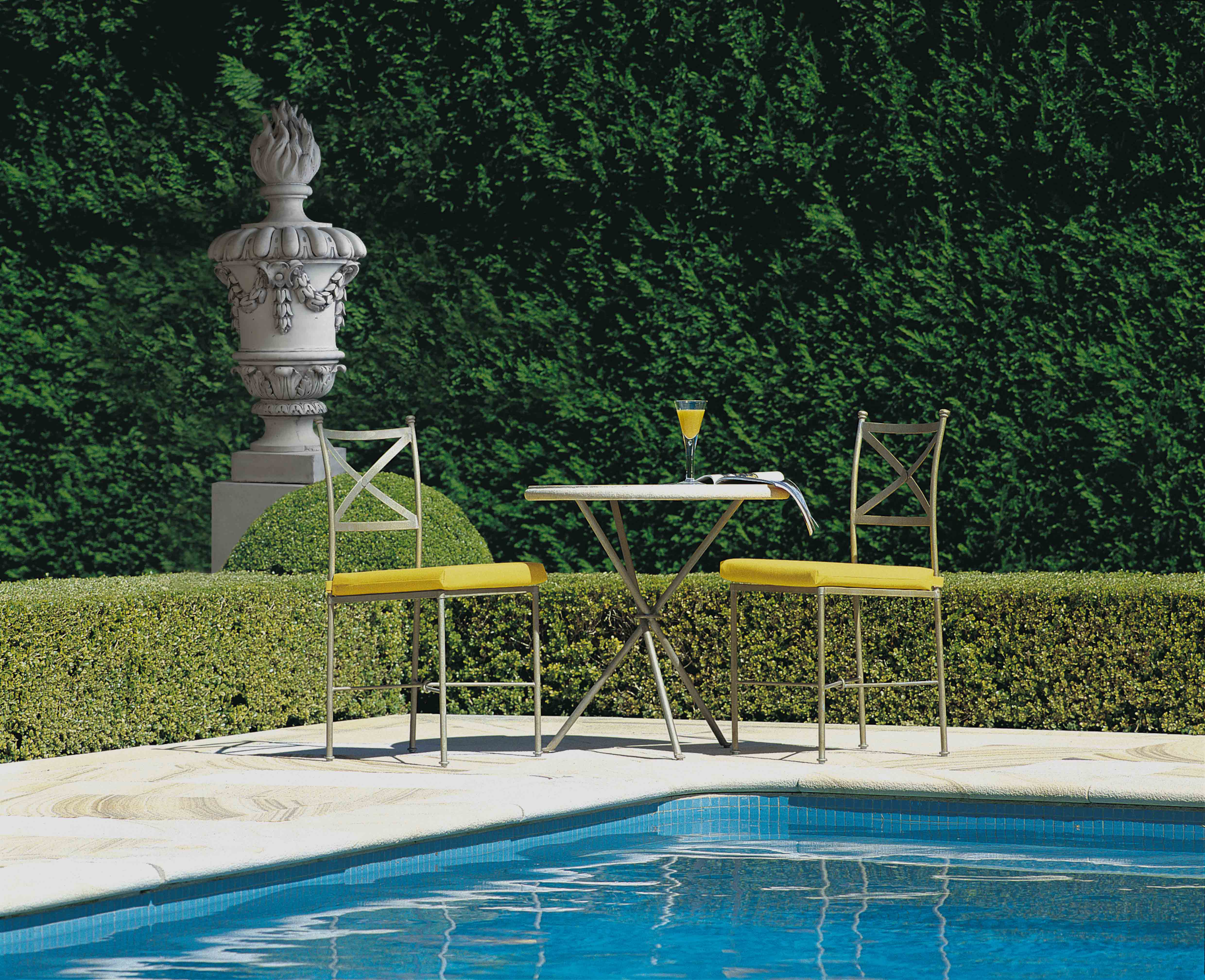 Lounge - Seating & Tables